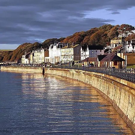 Sea-renity - Part Of The The Bay Village With Pool, Gym And Direct Access, Pub, Restaurant, Tennis And Meadows Walks Filey