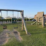 Sea-renity - Part Of The The Bay Village With Pool, Gym And Direct Access, Pub, Restaurant, Tennis And Meadows Walks * Filey