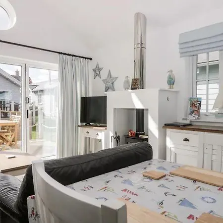 Sea-renity - Part Of The The Bay Village With Pool, Gym And Direct Access, Pub, Restaurant, Tennis And Meadows Walks *