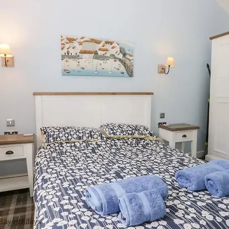 Sea-renity - Part Of The The Bay Village With Pool, Gym And Direct Access, Pub, Restaurant, Tennis And Meadows Walks 펜션