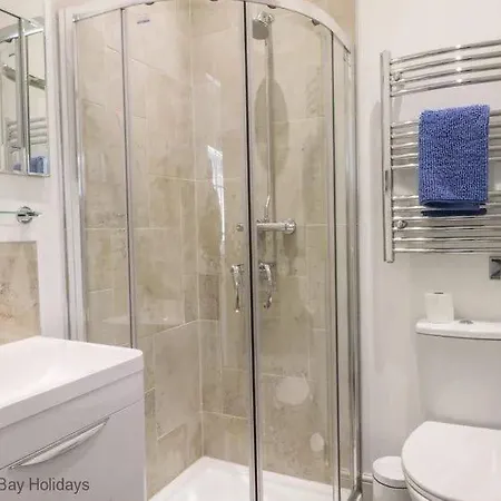 Sea-renity - Part Of The The Bay Village With Pool, Gym And Direct Access, Pub, Restaurant, Tennis And Meadows Walks 펜션 파일리