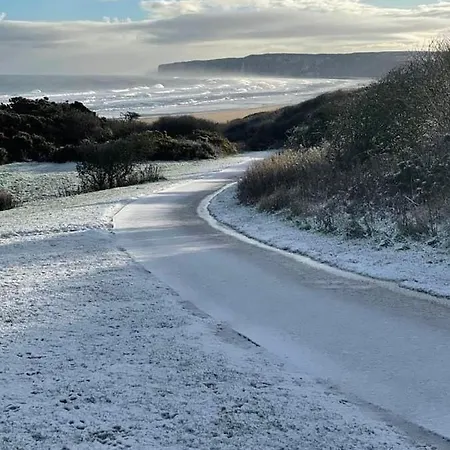 Sea-renity - Part Of The The Bay Village With Pool, Gym And Direct Access, Pub, Restaurant, Tennis And Meadows Walks 펜션 *