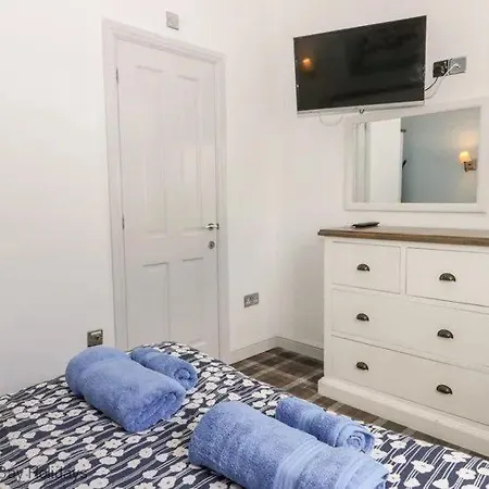 Sea-renity - Part Of The The Bay Village With Pool, Gym And Direct Access, Pub, Restaurant, Tennis And Meadows Walks 펜션 *