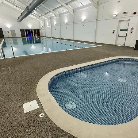 Sea-renity - Part Of The The Bay Village With Pool, Gym And Direct Access, Pub, Restaurant, Tennis And Meadows Walks 펜션 *