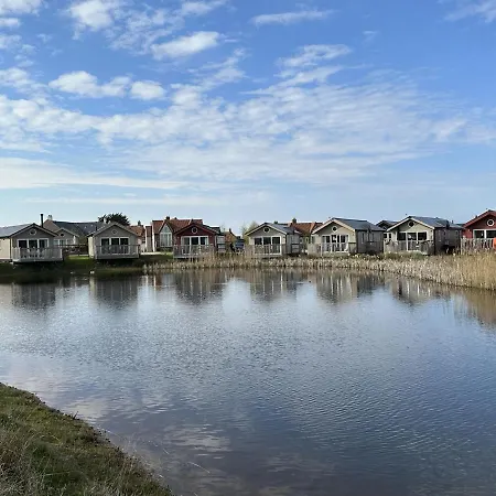 Sea-renity - Part Of The The Bay Village With Pool, Gym And Direct Access, Pub, Restaurant, Tennis And Meadows Walks 펜션