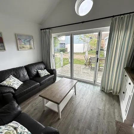 Sea-renity - Part Of The The Bay Village With Pool, Gym And Direct Access, Pub, Restaurant, Tennis And Meadows Walks