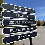 Sea-renity - Part Of The The Bay Village With Pool, Gym And Direct Access, Pub, Restaurant, Tennis And Meadows Walks Filey